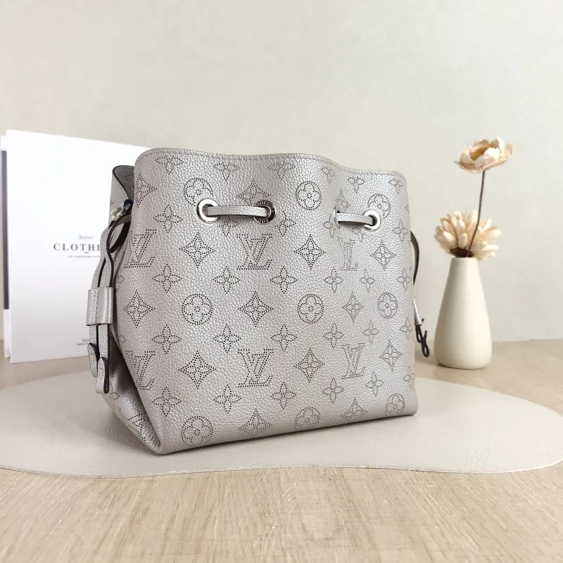 Louis Vuitton Crossbody Bag BELLA Grey Calfskin One Size 22 × 14 × 19 cm — cover view 2 of 5