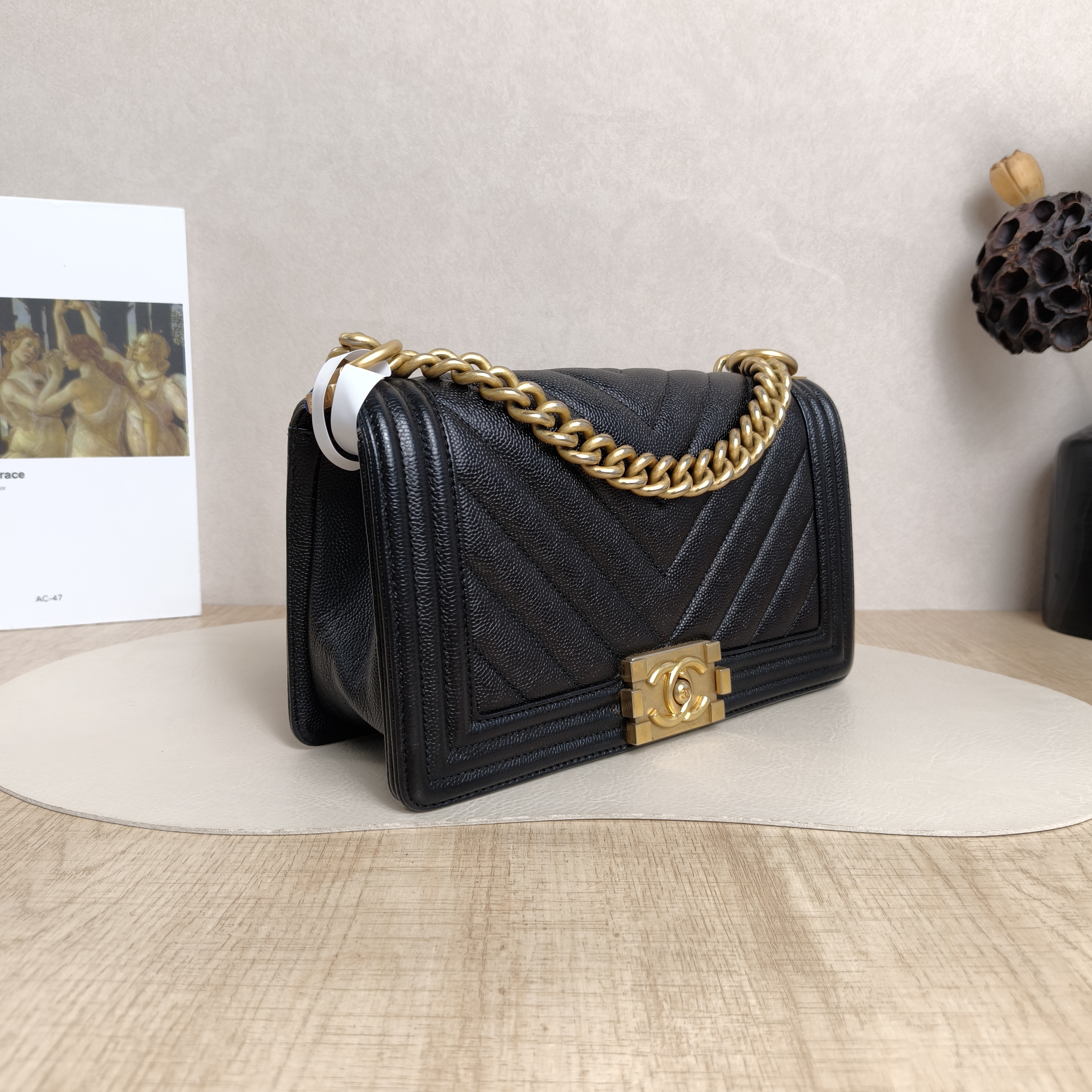 Chanel Crossbody Bag V Le Boy Black Grained Calfskin Medium25 × 9 × 15 cm — cover view 4 of 5