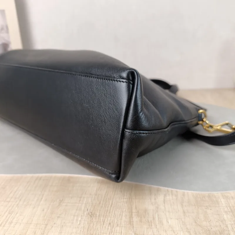 GUCCI Shoulder Bag G Tote Bag Black Calfskin 37 × 10 × 23 cm — detail view 4 of 12