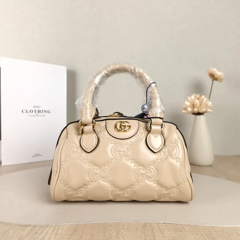 GUCCI Crossbody Bag GG matelasse Taupe Calfskin Mini 19 × 11 × 13 cm