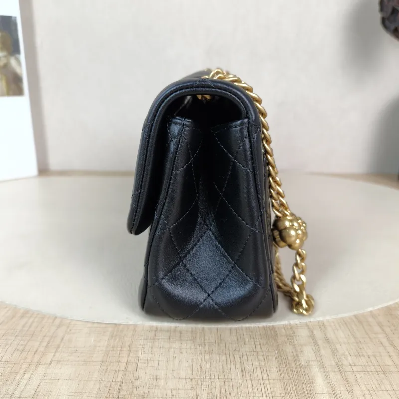 Chanel Crossbody Bag Black with Gold-Tone Hardware Lambskin Mini 17 × 8 × 12 cm — detail view 4 of 13