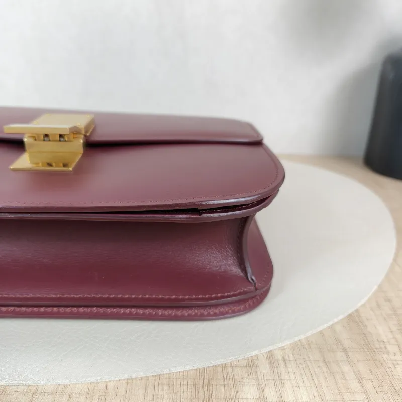 CELINE Crossbody Bag Classic Box Red Calfskin Medium24 × 7 × 18 cm — detail view 13 of 13