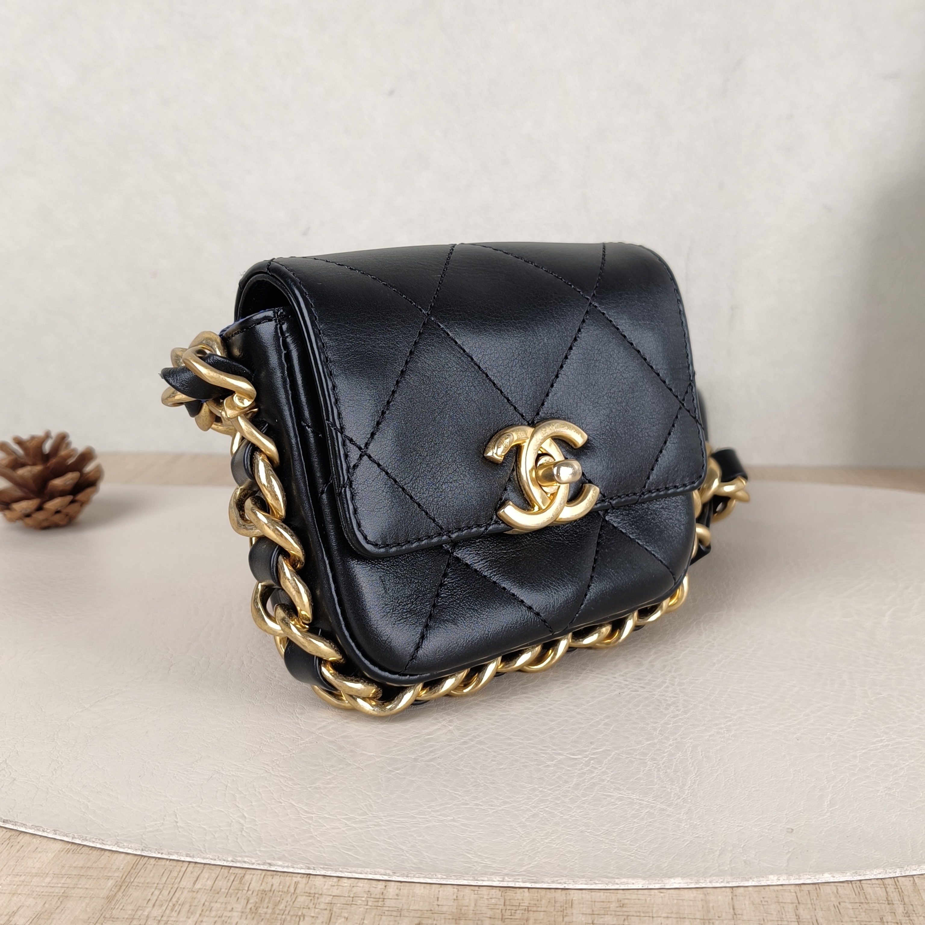 Chanel Crossbody Bag Crossbody Bag Black Calfskinmini12 × 3 × 10 cm — cover view 2 of 5