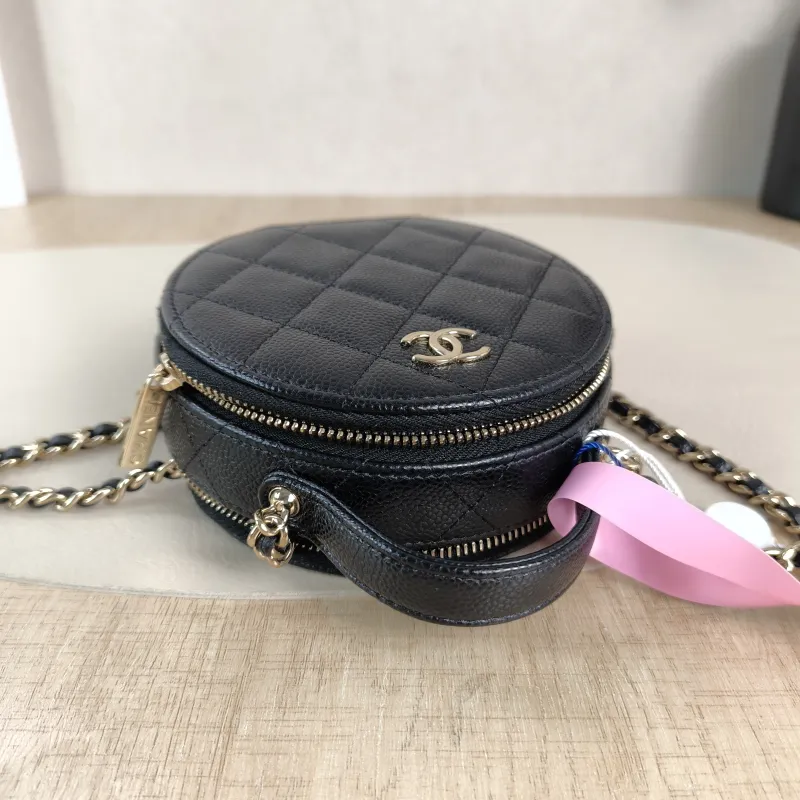 Chanel Crossbody Bag Crossbody Bag Black Grained Calfskin 12 × 5.5 × 11 cm 31 — detail view 7 of 12