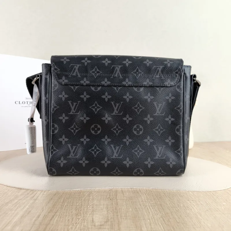 Louis Vuitton Crossbody Bag District Messenger Bag Monogram PVC Small 25 × 7 × 22 cm — cover view 2 of 5