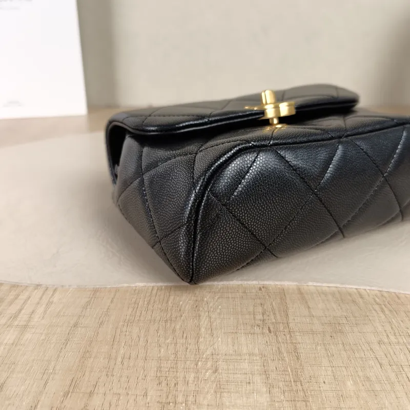 Chanel Crossbody Bag Edition Black Calfskinmini16.5 × 7 × 13 cm — detail view 10 of 15