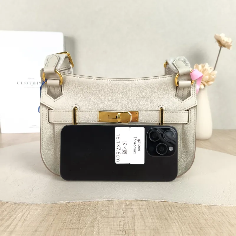Hermès Crossbody Bag Jypsiere 23 8L Swift Calfskin Mini 23 × 5 × 17 cm B — cover view 3 of 5