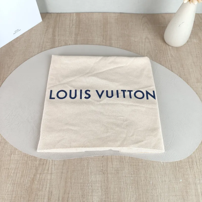 Louis Vuitton Shoulder Bag Onthego Pink Calfskin Small 25 × 11.5 × 19 cm — detail view 3 of 11