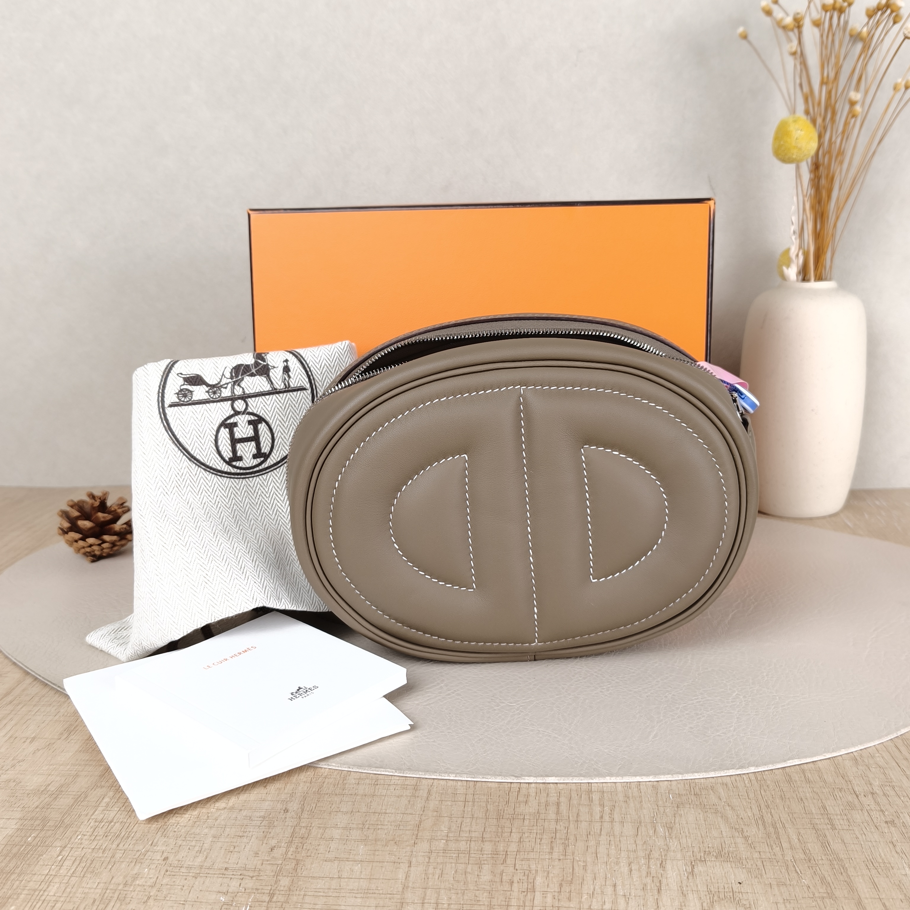 Hermès Belt Bagin the loop Belt Bag Swift Calfskin One Size19 × 4 × 13 cm — cover view 2 of 6