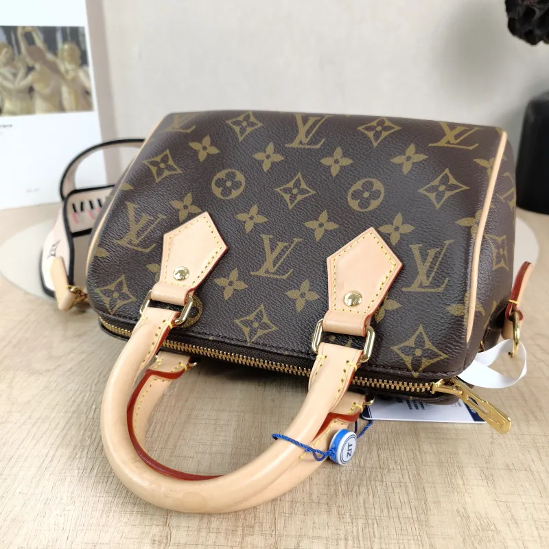 Louis Vuitton Crossbody Bag Speedy20 Shoulder Strap PVC Small20.5 × 12 × 13.5 cm — detail view 7 of 11