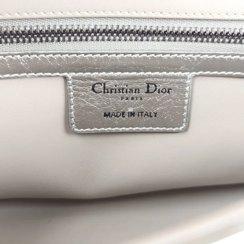 DIOR Crossbody Bag Caro Chain Bag Silver Waxed Leather Medium25.5 × 9 × 15.5 cm — detail view 5 of 13