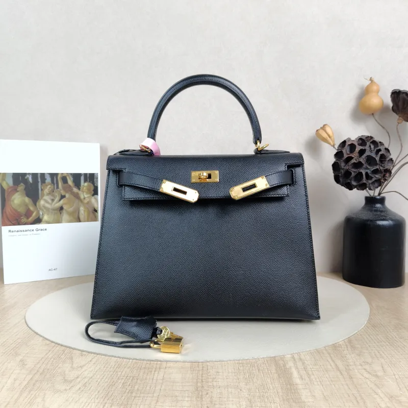 Hermès Shoulder Bag Kelly 28 Gold-Tone Hardware Black Epsom Calfskin Medium28 × 10 × 22 cm