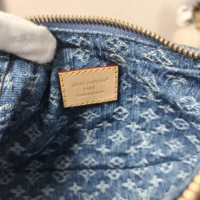 Louis Vuitton Shoulder Bag Pochette Valley Blue One Size 21 × 7 × 15 cm — detail view 8 of 12