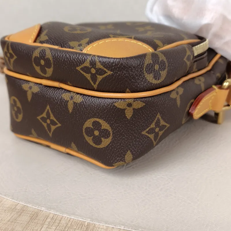 Louis Vuitton Crossbody Bag Amazone Camera Bag Monogram PVC One Size 13.5 × 8 × 20 cm — detail view 4 of 11
