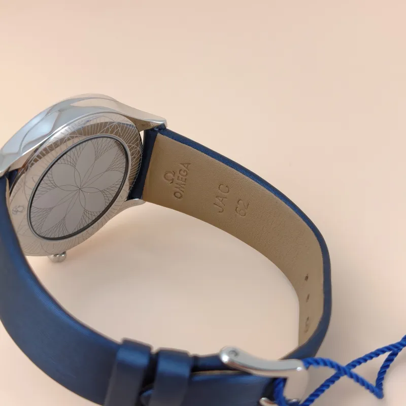 OMEGA Watch Collection Watch White 39mm — cover view 6 of 9