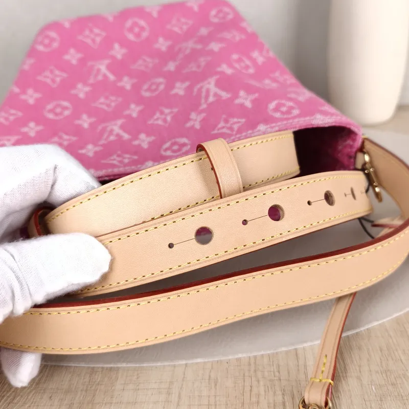 Louis Vuitton Top Handle Bag ALL IN BB Red BB 16 × 12 × 18 cm — detail view 10 of 11