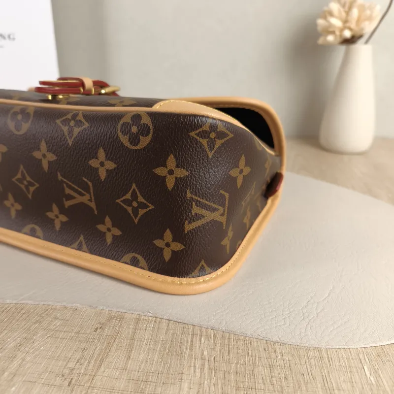 Louis Vuitton Crossbody Bag Diane Baguette Bag Shoulder Strap PVC Small 24 × 9 × 15 cm — detail view 2 of 12