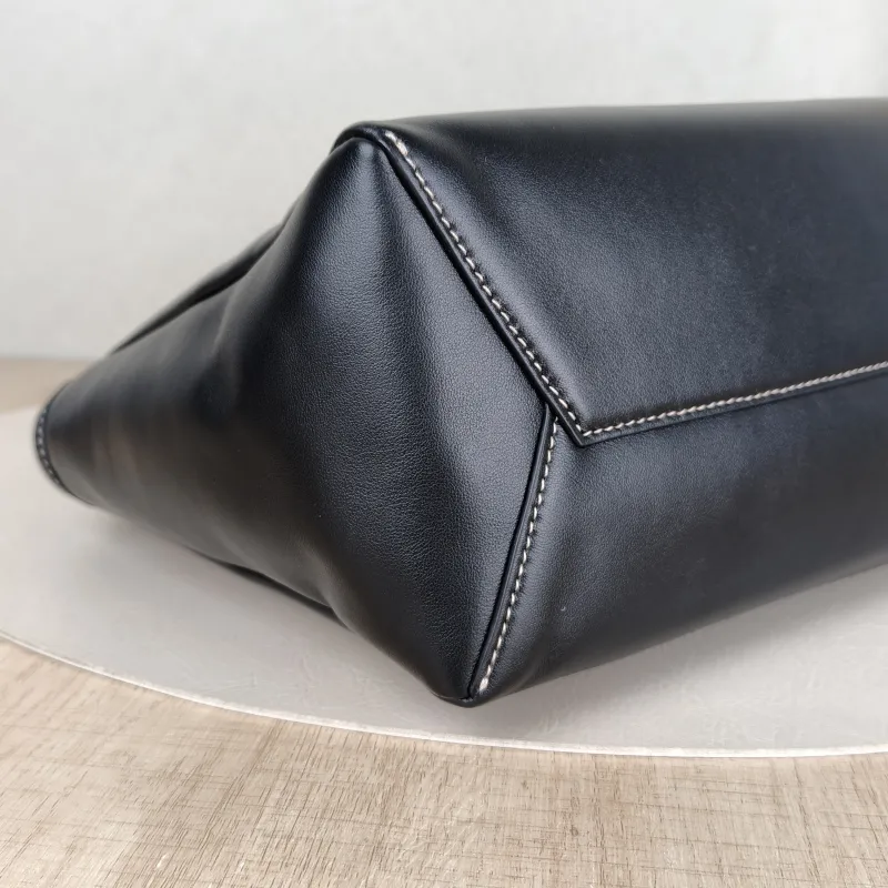 Miumiu Shoulder Bag IVY Tote Shopping Tote Black CC alfskin Small22 × 12 × 23.5 cm — detail view 1 of 12