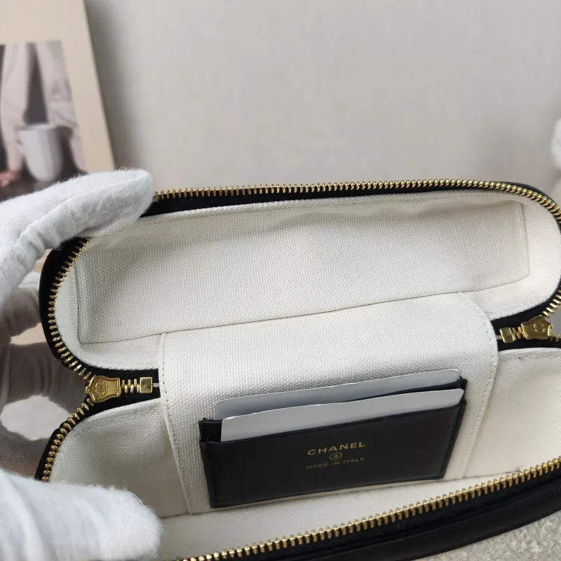 Chanel Crossbody Bag coco-beach Collection lp White Black One Size 19.5 × 5 × 17 cm — detail view 6 of 13