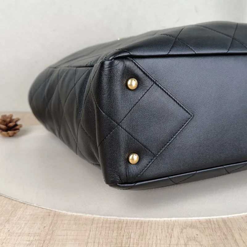 Chanel Shoulder Bag tote Black Lambskin One Size29 × 11 × 32 cm — detail view 2 of 10