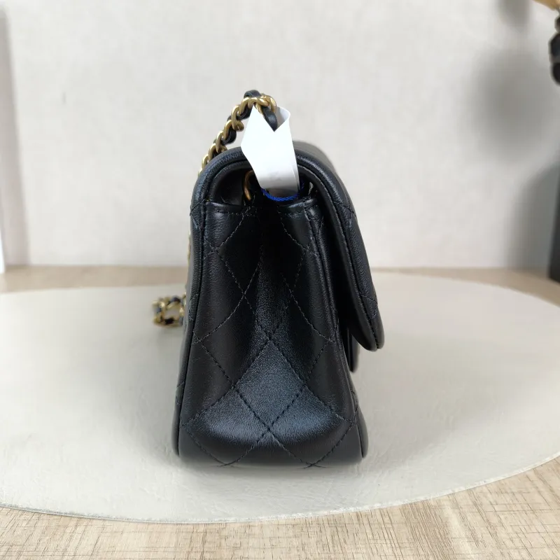 Chanel Crossbody Bag Black Lambskin One Size17 × 8 × 13.5 cm — detail view 8 of 12