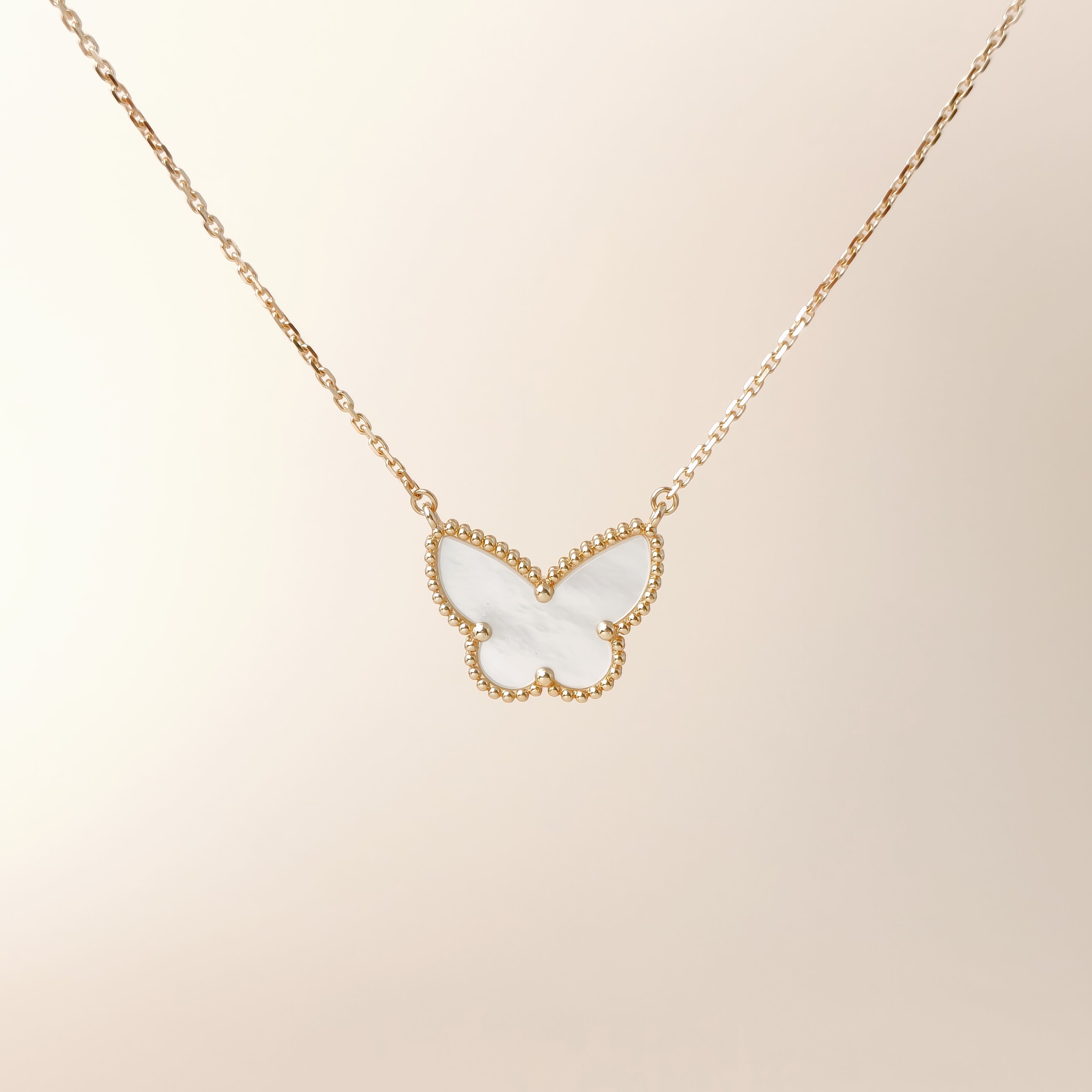 Van Cleef & Arpels Necklace Lucky Alhambra Necklace Pearl · White Mother-of-Pearl18KY ellow Gold One Size42 cm