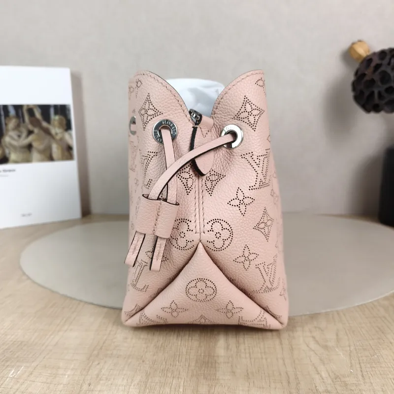 Louis Vuitton Crossbody Bag BELLA Pink Calfskin 22 × 14 × 19 cm — detail view 11 of 12