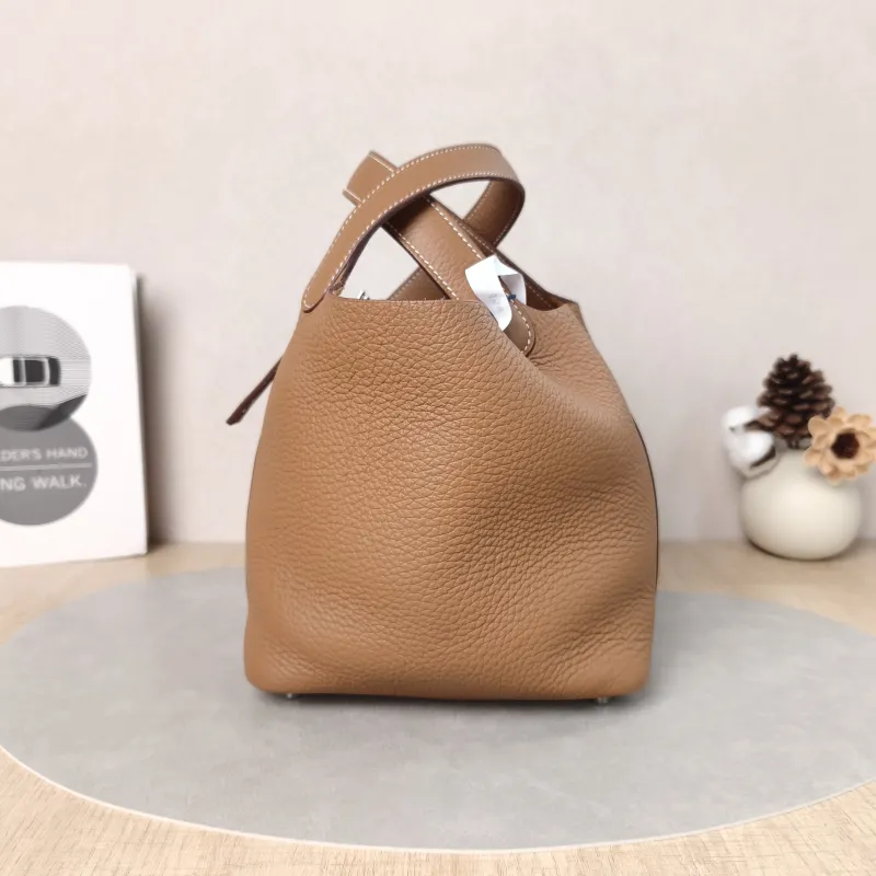 Hermès Top Handle Bag Picotin Lock 18 1837 Brown Taurillon Clemence TC Calfskin Small18 × 13 × 18 cm — detail view 8 of 18
