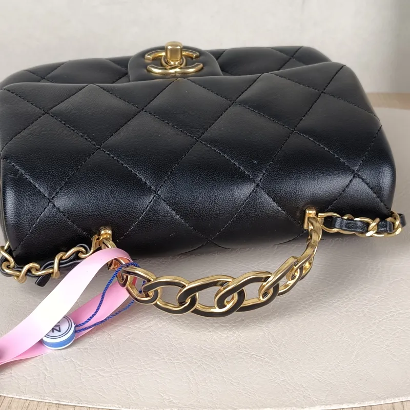 Chanel Crossbody Bag25c Black Lambskin One Size19 × 6 × 14 cm — detail view 2 of 16