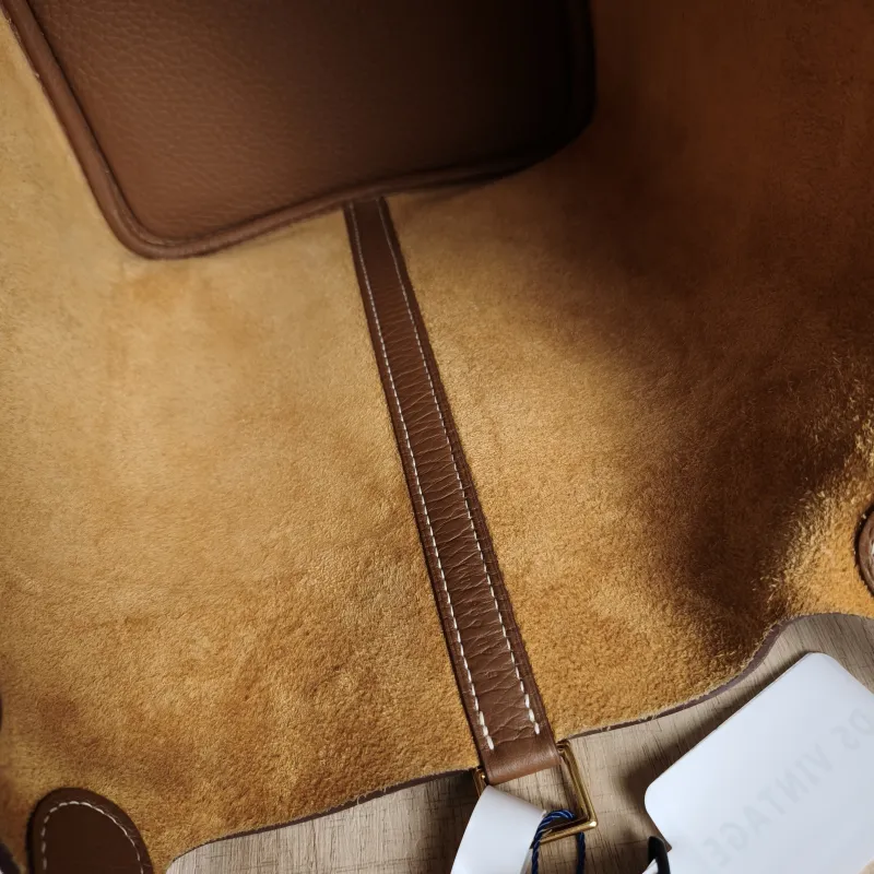 Hermès Top Handle Bag Picotin Lock 22 22 Clemence Taurillon TC Calfskin Medium22 × 18 × 21 cm — detail view 4 of 6
