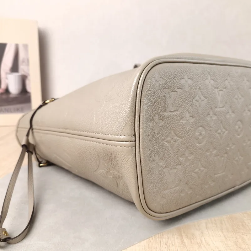 Louis Vuitton Shoulder Bag Neverfull Empreinte Embossed Calfskin Medium 31 × 14 × 28 cm — detail view 8 of 12