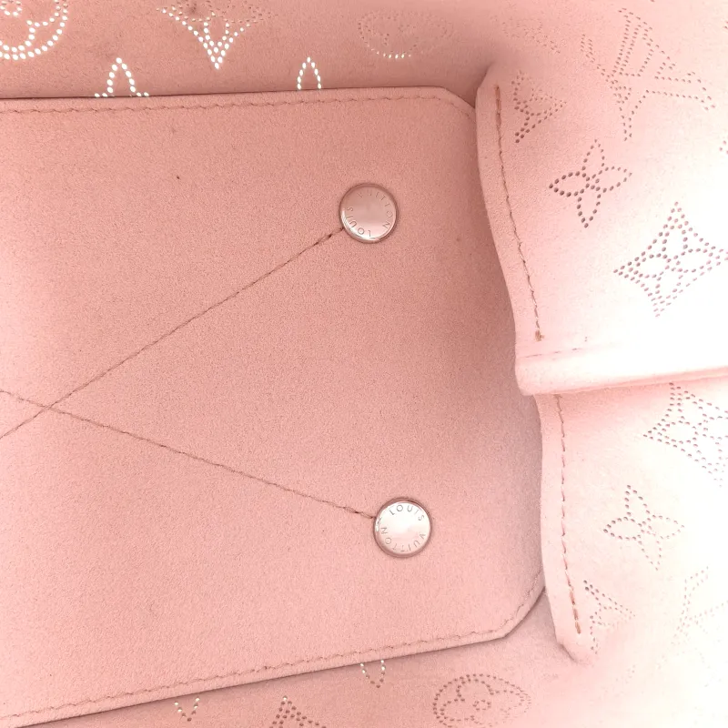 Louis Vuitton Crossbody Bag BELLA Calfskin One Size22 × 14 × 19 cm — detail view 3 of 10