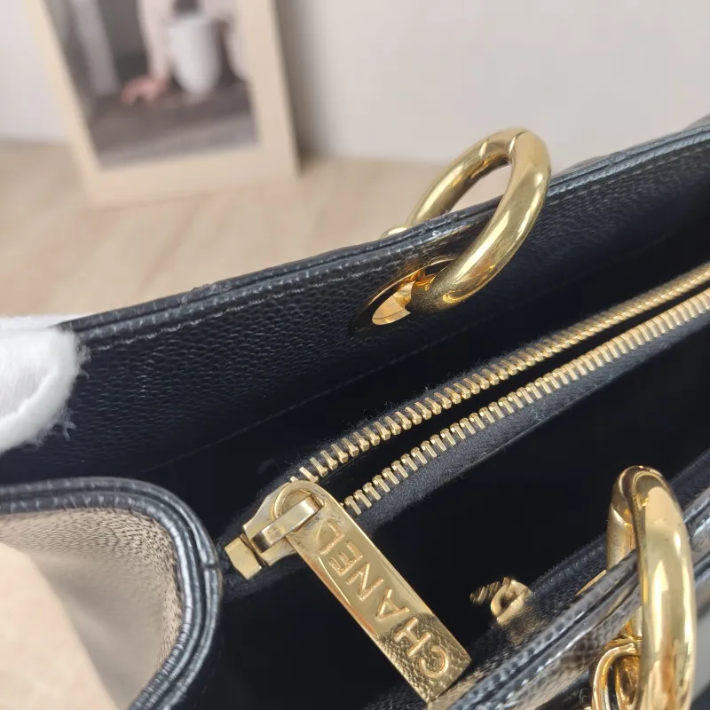 Chanel Shoulder Bag Grand Shopping Tote​ GST Shopping Tote Black Grained Calfskin Large 33 × 13 × 24 cm 15 — detail view 14 of 15