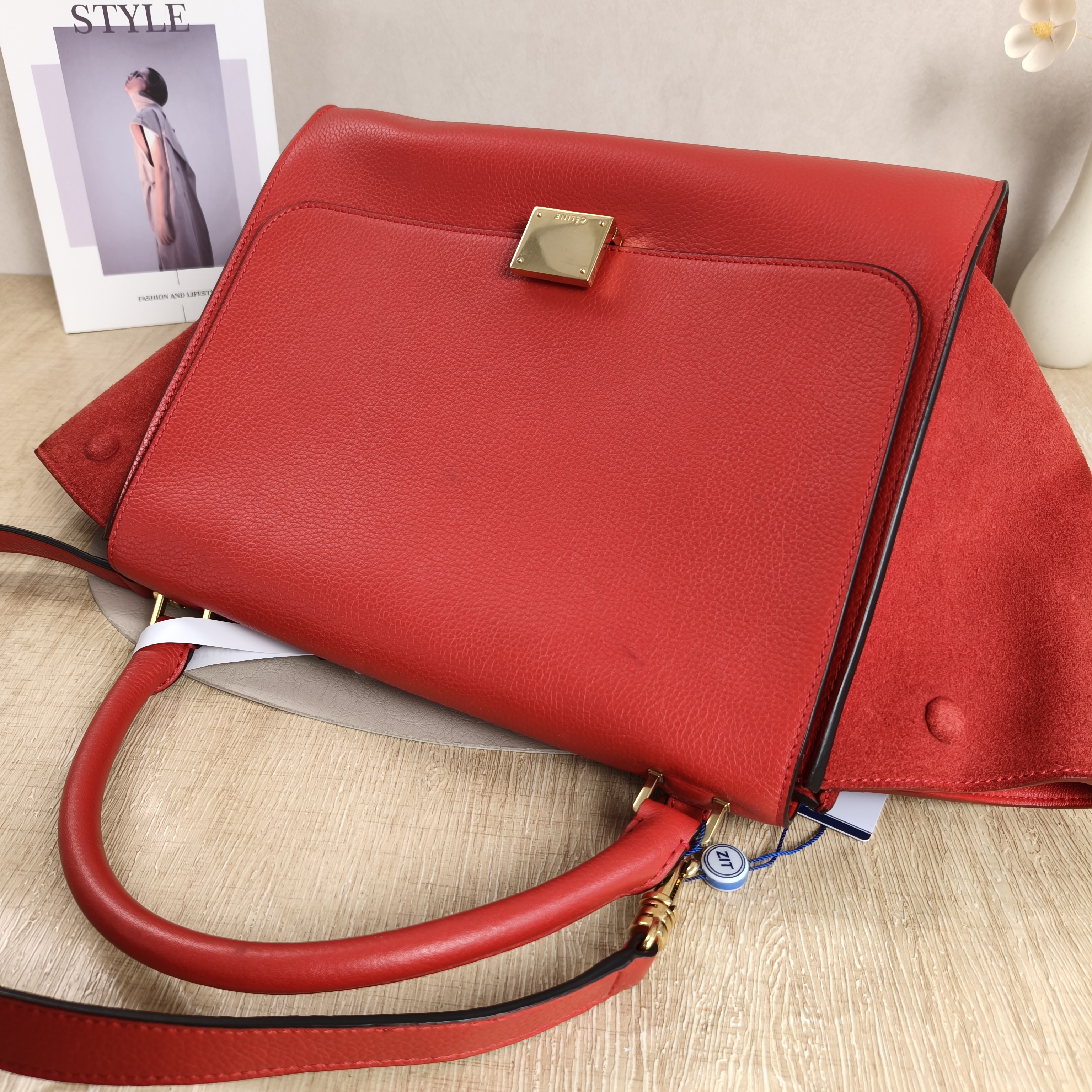 CELINE Shoulder Bag Red Calfskin · Shoulder Strap · 30 × 17 × 22 cm — cover view 9 of 9