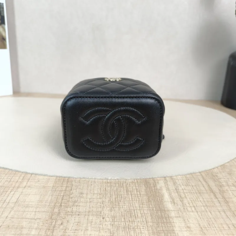 Chanel Crossbody Bag Edition Black Lambskin One Size11 × 7 × 9 cm — cover view 3 of 6