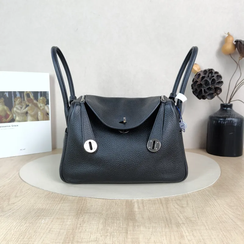 Hermès Crossbody Bag Lindy 26 89Black Taurillon Clemence TC Calfskin Small 26 × 12 × 18 cm B