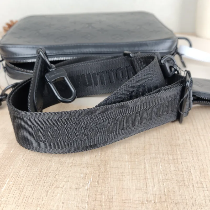 Louis Vuitton Shoulder Bag Duo Messenger Messenger Bag Black Calfskin 26 × 4.5 × 18.5 cm — detail view 13 of 13