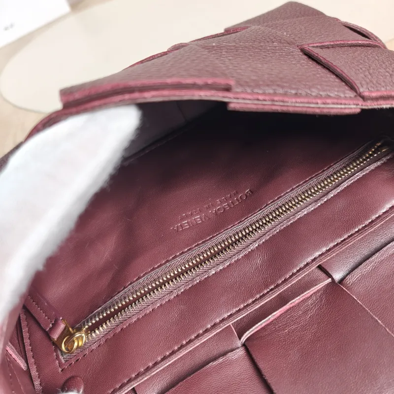 Bottega Veneta Crossbody Bag Cassette Woven Burgundy Calfskin Medium 23 × 5 × 15 cm — detail view 4 of 13