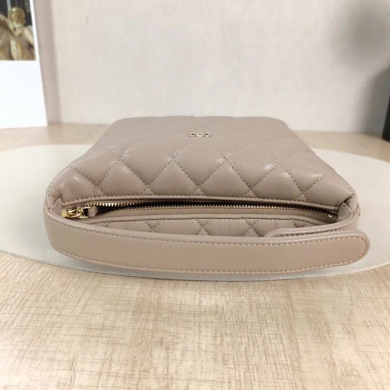 Chanel Crossbody Bag Crossbody Bag Calfskin One Size21.5 × 7.5 × 19 cm — detail view 9 of 12