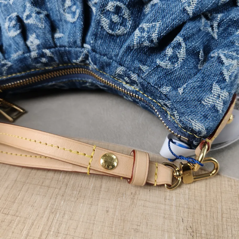 Louis Vuitton Shoulder Bag Pochette Valley Blue One Size 21 × 7 × 15 cm — detail view 10 of 12