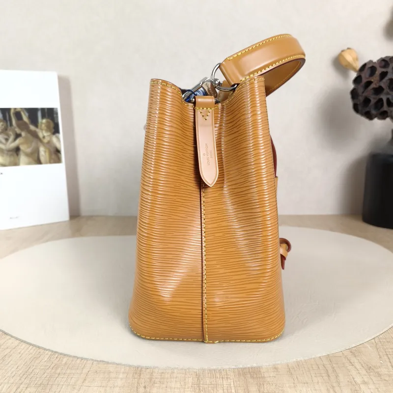 Louis Vuitton Shoulder Bag NÉONOÉ Bucket Bag BB Caramel Epi Embossed Calfskin BB20 × 13 × 20 cm — detail view 8 of 10