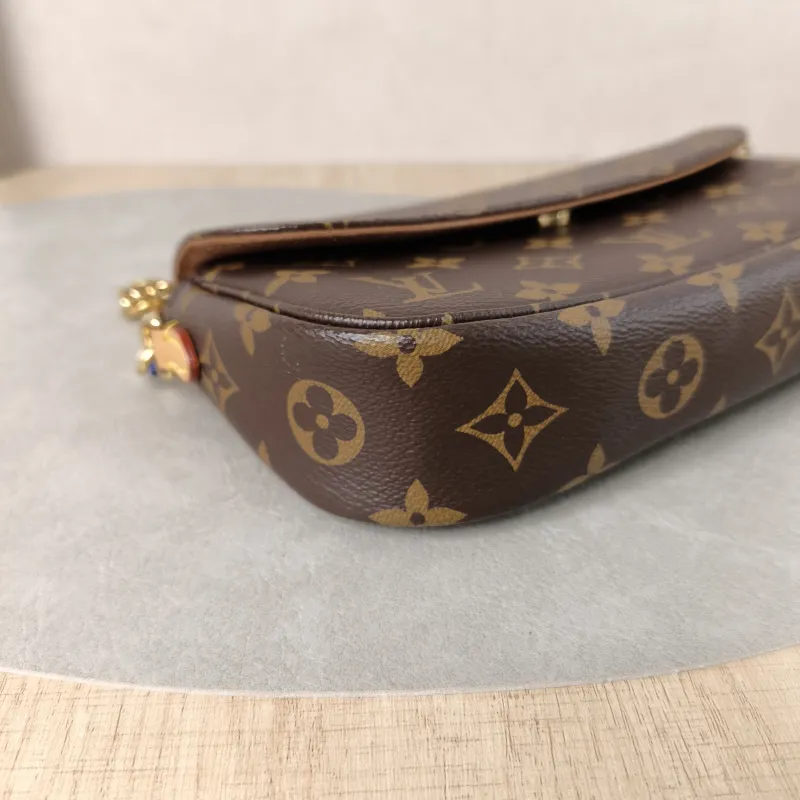 Louis Vuitton Crossbody Bag IVY Monogram PVC Small 23.5 × 4.3 × 12 cm — detail view 12 of 12