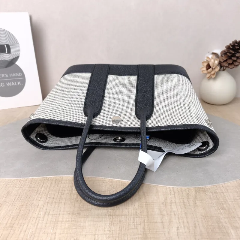Hermès Top Handle Bag Neo Garden 23 Mini Black · Beige Canvas · Negonda Calfskin Mini 23 × 10 × 16 cm k — detail view 7 of 11