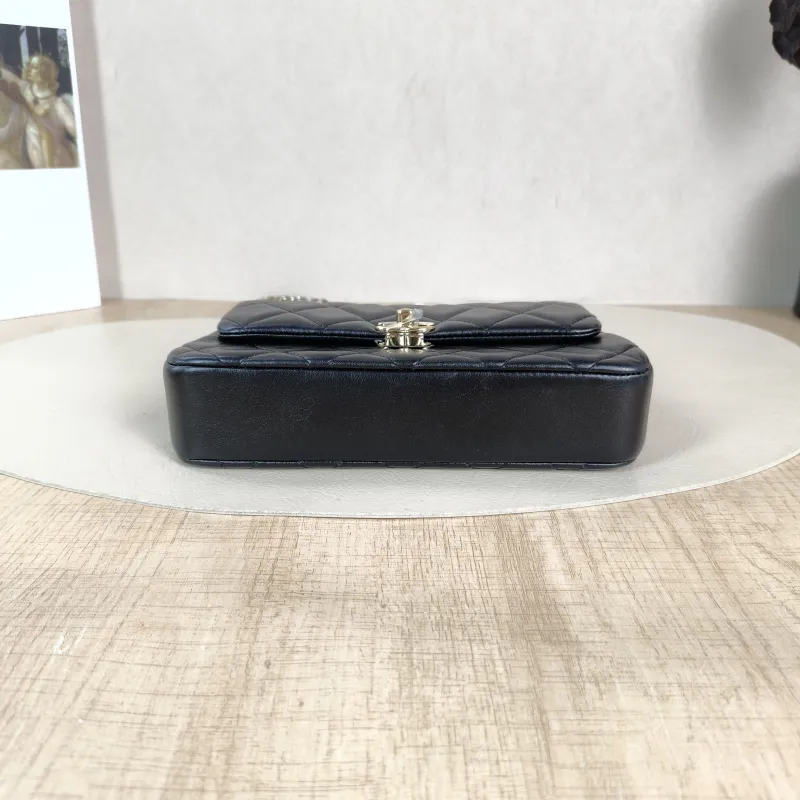 Chanel Crossbody Bag Crossbody Bag Black Lambskin One Size 19.5 × 4 × 11 cm — cover view 4 of 5