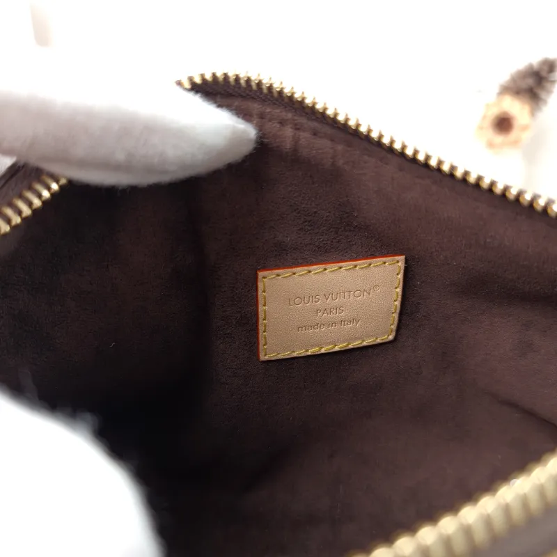 Louis Vuitton Shoulder Bag Pochette Hills Monogram PVC One Size 18.5 × 6.5 × 11 cm — detail view 6 of 11