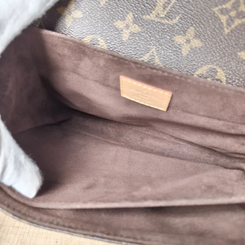 Louis Vuitton Crossbody Bag Pochette Métis Monogram PVC Medium25 × 7 × 19 cm — detail view 1 of 17