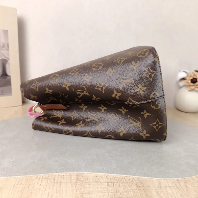 Louis Vuitton Shoulder Bag NÉONOÉ Bucket Bag Caramel PVC Medium 26 × 17.5 × 26 cm — detail view 11 of 11