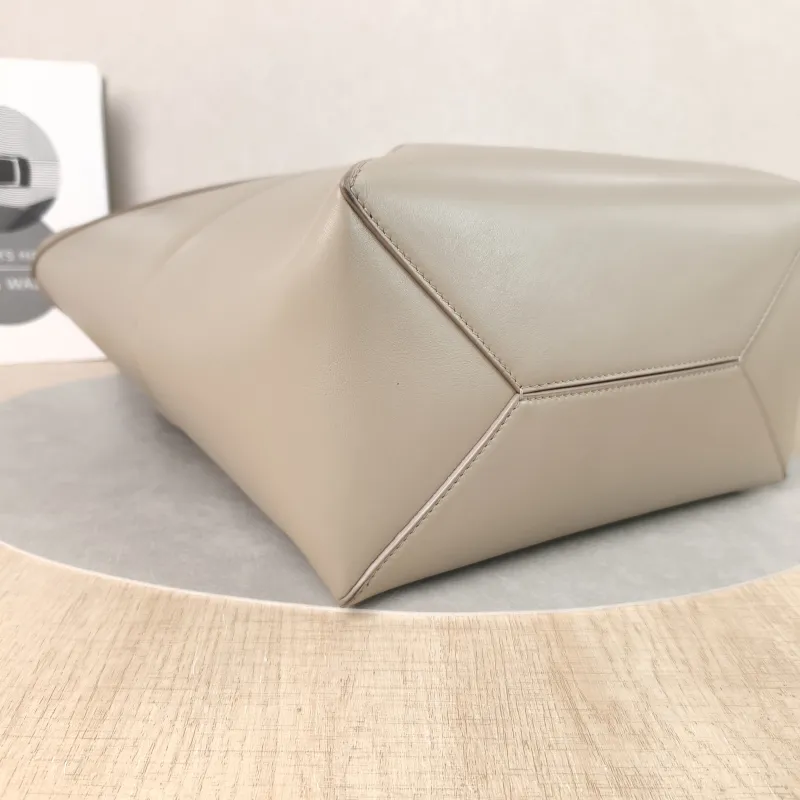 LOEWE Shoulder Bag Puzzle Fold Shopping Tote Grey Calfskin Medium 25.5 × 14.5 × 31.5 cm — detail view 8 of 11