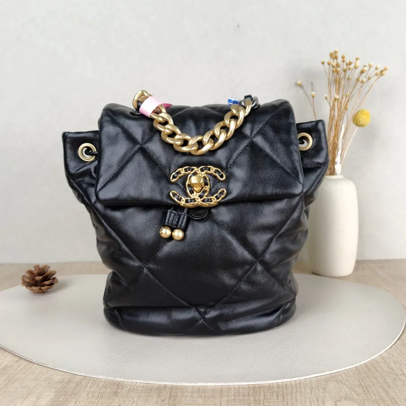 Chanel Backpack19Bag Backpack Black Lambskinmini22 × 16 × 26 cm