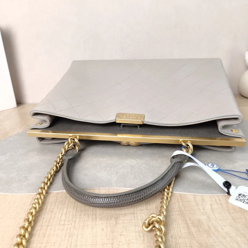 Chanel Top Handle Bag Coco Luxe Messenger Bag Brown Calfskin 33 × 12 × 24 cm 26 — detail view 4 of 14